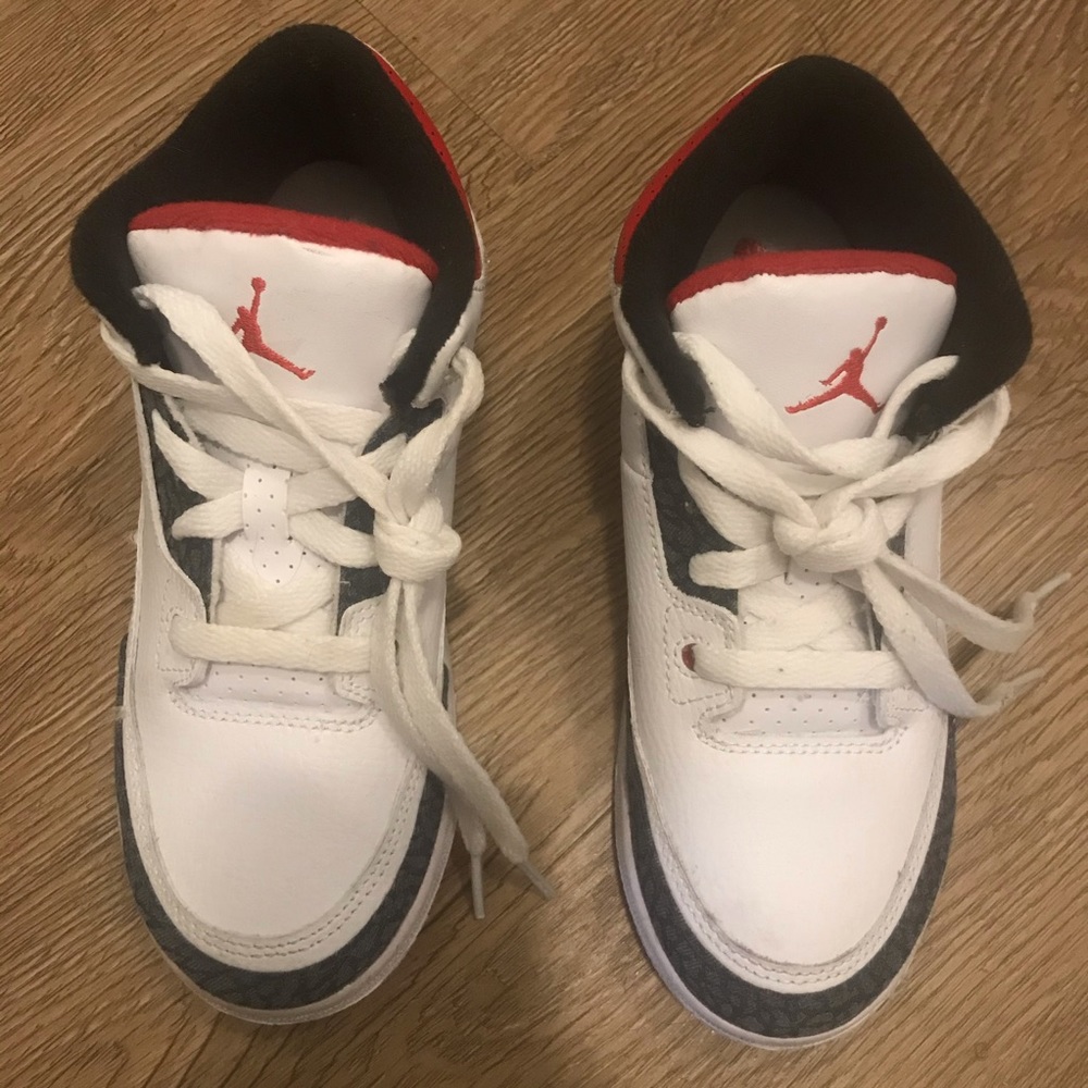 Air Jordan 3 Retro SE Fire Red Denim size 2 (PS)